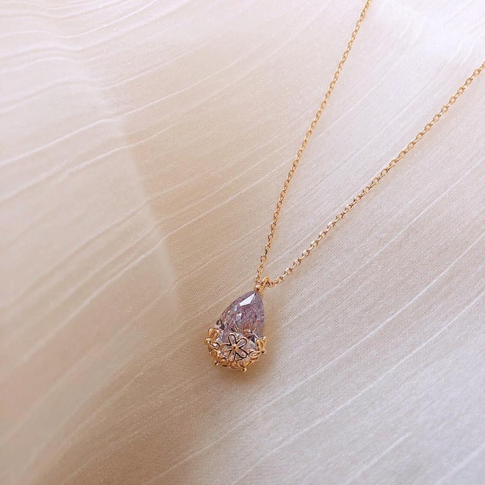 Crystal Waterdrop Pendalion - Picture 3 of 3